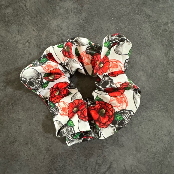 Set of 2 Skulls scrunchies - Picture 2 of 2